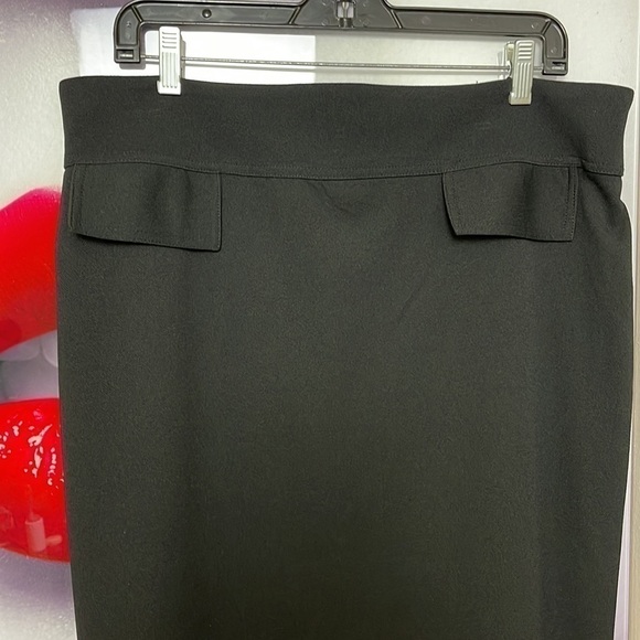 M & J Collection Black Straight Pencil Skirt Women's L Zipper in the Back - Picture 3 of 9